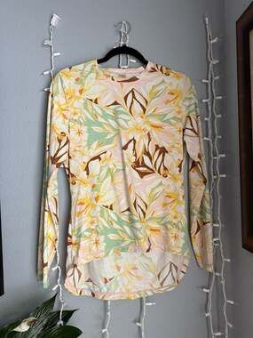 Roxy Women's Sea Skippin Long Sleeve Rashguard Tropical Floral Sun Shirt